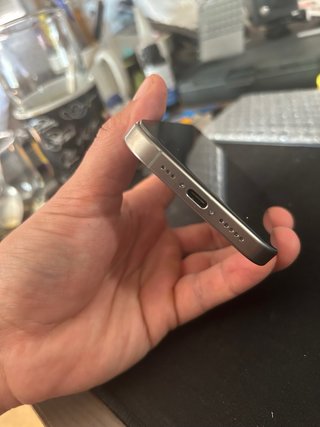 iPhone 15 Pro Gris - No Enciende