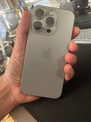 iPhone 15 Pro Gris - No Enciende