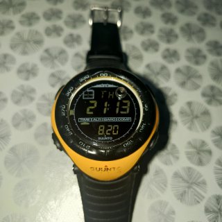 Reloj Suunto Negro y Amarillo