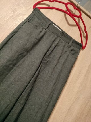 Pantalón Mango gris acampanado liso