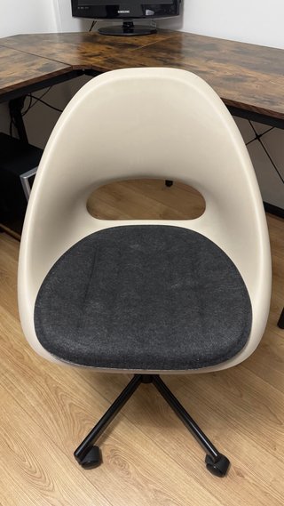 Scrivania angolare con sedia Ikea