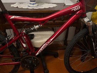 Bicicleta de montaña roja