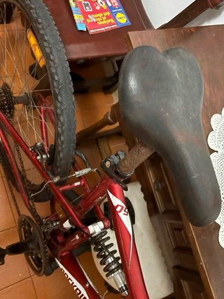 Bicicleta de montaña roja