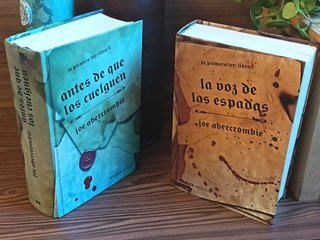 La Voz de las Espadas + Antes de que los Cuelguen
