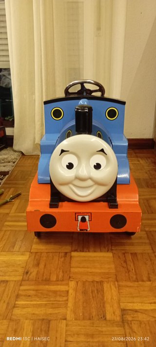 Coche de pedales Thomas el tren