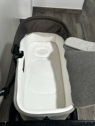 Carrito de bebé beige