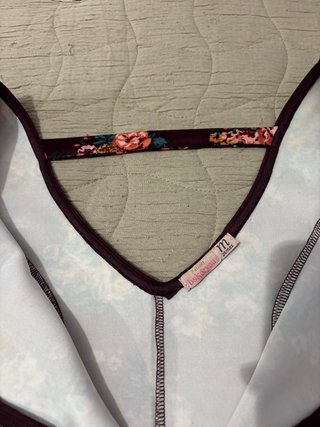Vestido Floral Granate con Espalda Abierta