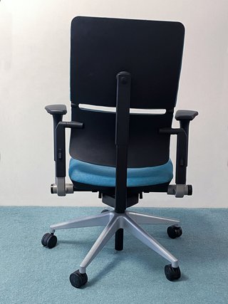 Silla Ergonómica Steelcase Please 2 brazos 3D