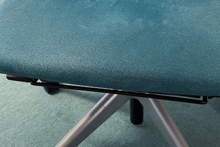 Silla Ergonómica Steelcase Please 2 brazos 3D