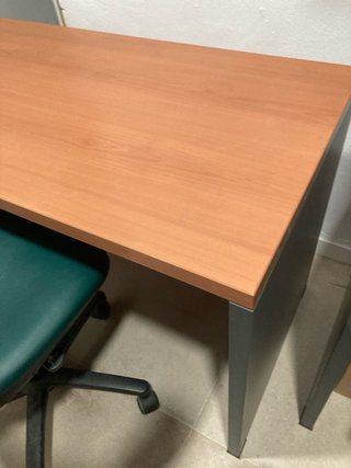 3 Tavolo da ufficio e 3 sedie verdi