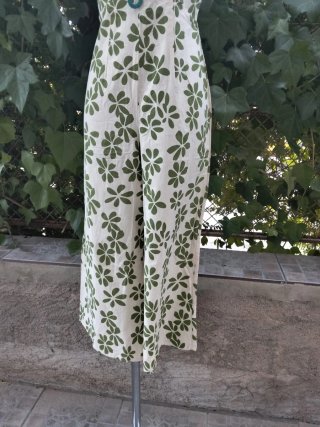 Mono floral beige y verde