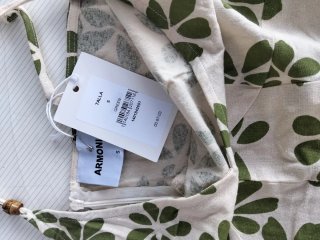 Mono floral beige y verde