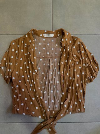 Blusa marrón lunares blancos