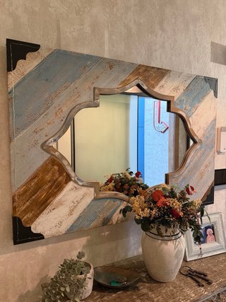 Mueble recibidor de madera y metal