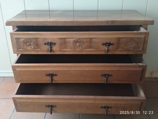 Lote Muebles Castellanos: Cómoda y Mesillas