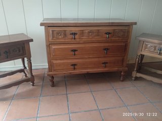 Lote Muebles Castellanos: Cómoda y Mesillas