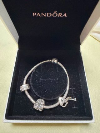 Pulsera Pandora Plata con Dijes