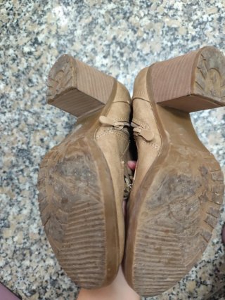 Botas de tacón beige talla 39