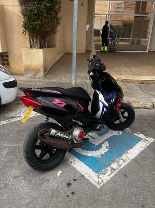 Yamaha Jog RR Negra