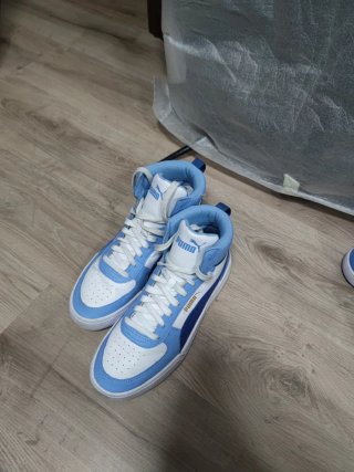 Zapatillas Puma altas blancas y azules