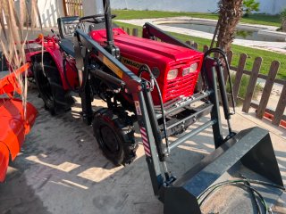Tractor Yanmar 1401 con pala nueva y rotavator