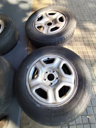 Llantas Duster 215/65/16 con neumáticos