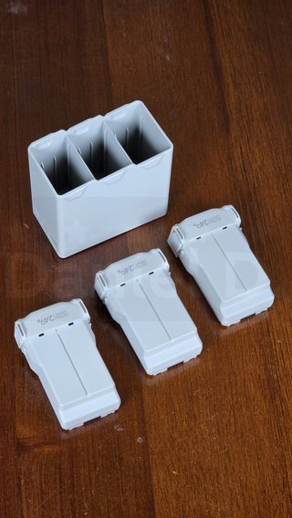 COMO NUEVO Dron DJI Mini 4 Pro Fly More Combo