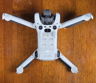 COMO NUEVO Dron DJI Mini 4 Pro Fly More Combo