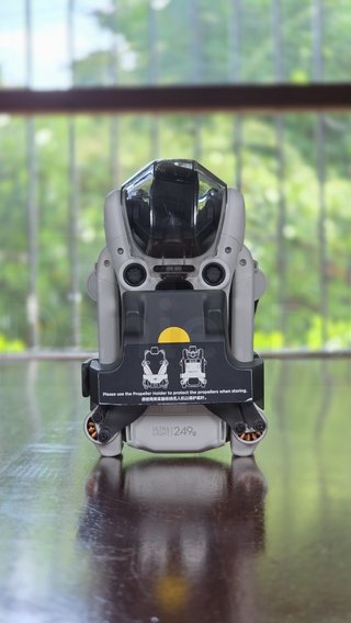 COMO NUEVO Dron DJI Mini 4 Pro Fly More Combo