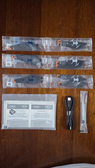 COMO NUEVO Dron DJI Mini 4 Pro Fly More Combo