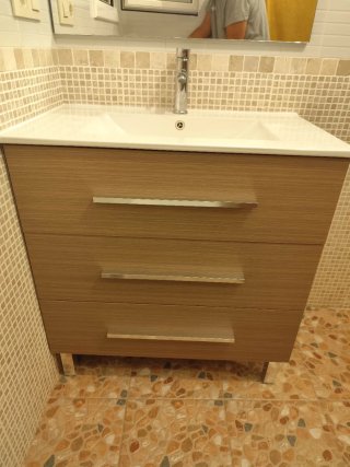 Mueble baño, lavabo, grifo, espejo y aplique led