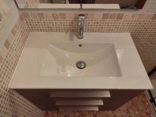 Mueble baño, lavabo, grifo, espejo y aplique led