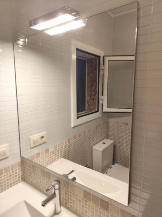 Mueble baño, lavabo, grifo, espejo y aplique led