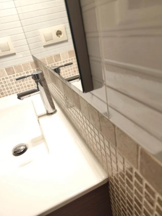 Mueble baño, lavabo, grifo, espejo y aplique led