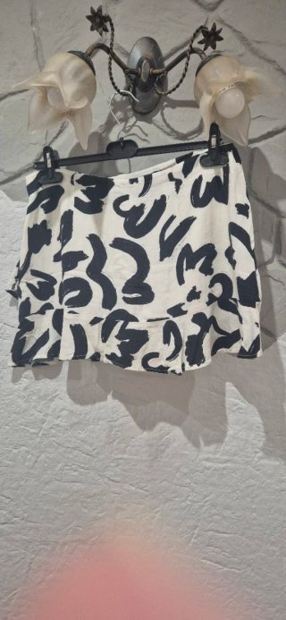 Falda Stradivarius estampada