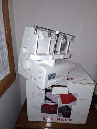 Remalladora Singer 14SH754