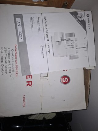 Remalladora Singer 14SH754