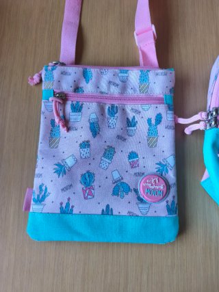 Mochila y bolso estampado cactus