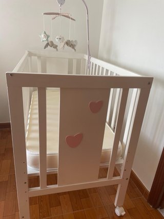 Cuna de madera maciza para bebé