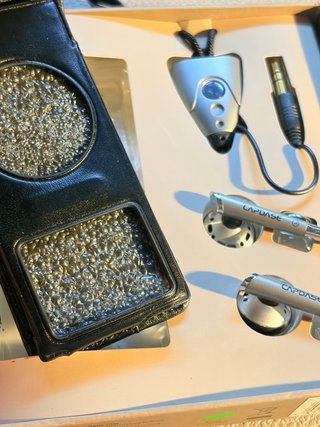 Capdase Set iPod Nano 2da Gen: Funda y Auriculares