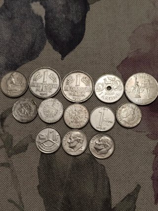 Colección de monedas internacionales 13 monedas