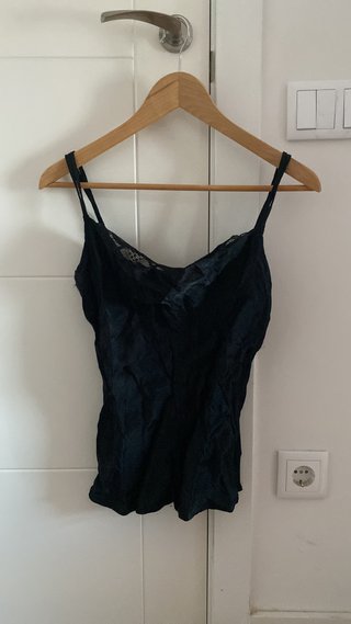 Camiseta Zara encaje tirantes negra