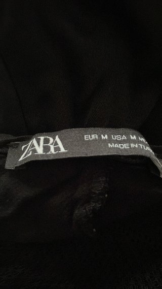 Camiseta Zara encaje tirantes negra