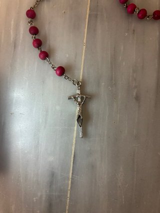 Rosario de rojo y plata