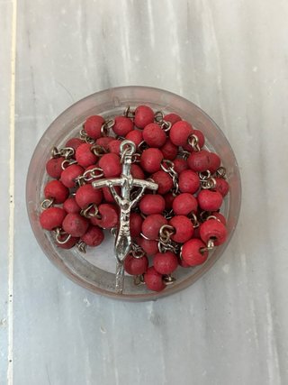 Rosario de rojo y plata