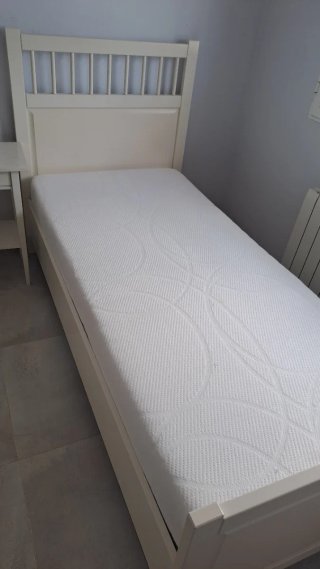 2 Camas Ikea Hemnes 90x200 con somier y colchón
