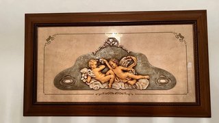 Cuadro de ángeles en madera y piedra en relieve