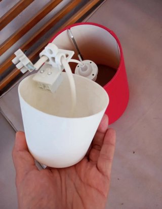 Lámpara roja Ikea