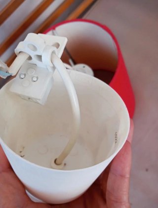Lámpara roja Ikea
