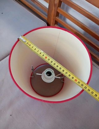 Lámpara roja Ikea